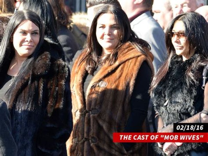 'Mob Wives' Drita D'avanzo & Karen Gravano Battle Over Drita's Husband! Did Drita Betray Karen? – Hollywood Life
