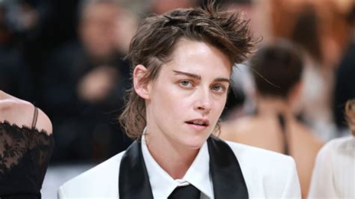 10 Ways Kristen Stewart Can Get Out Of Her Depression — Experts
