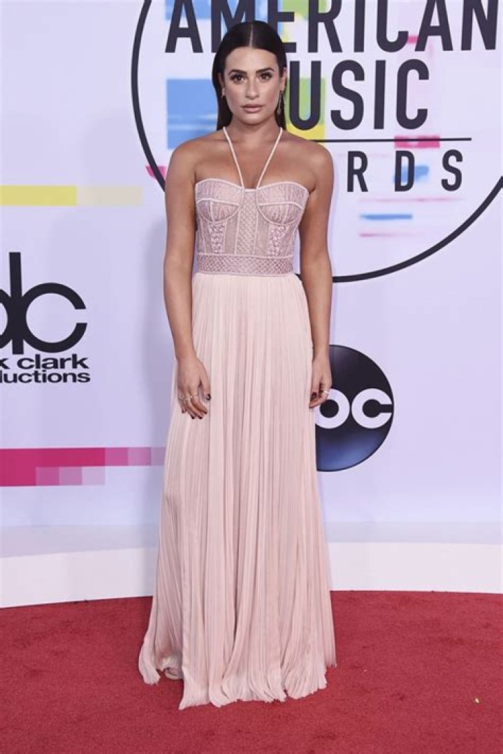 2016 American Music Awards’ Best-Dressed Celebs — Red Carpet Pics
