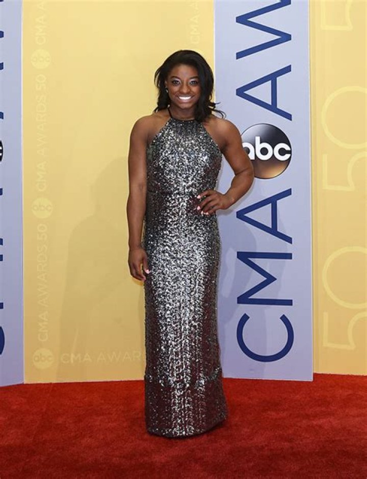 2016 CMAs Red Carpet Photos — See The CMA Awards Arrivals