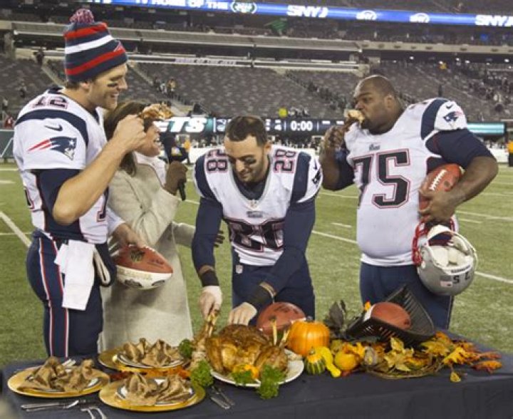 2016 Thanksgiving NFL Games — Highlights & Halftime Pics