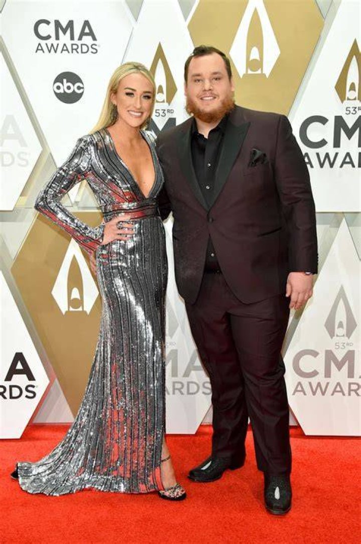 2017 CMA Awards’ Best-Dressed Celebs — See The Red Carpet Pics