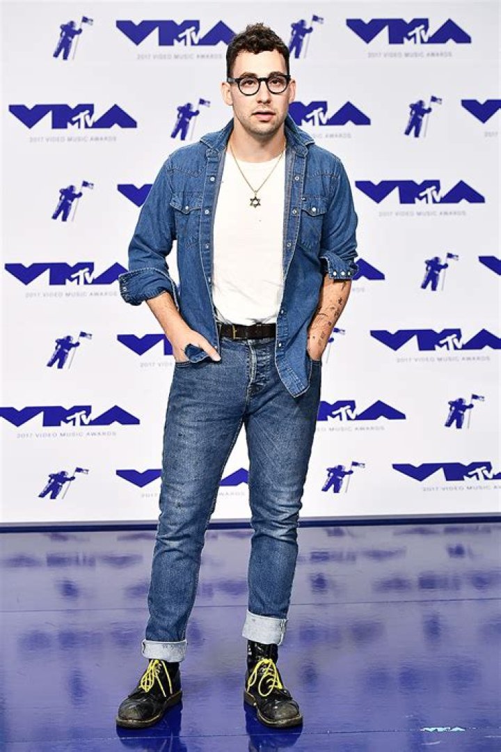 2017 MTV VMA Men’s Fashion — See The Video Music Awards’ Hottest Hunks