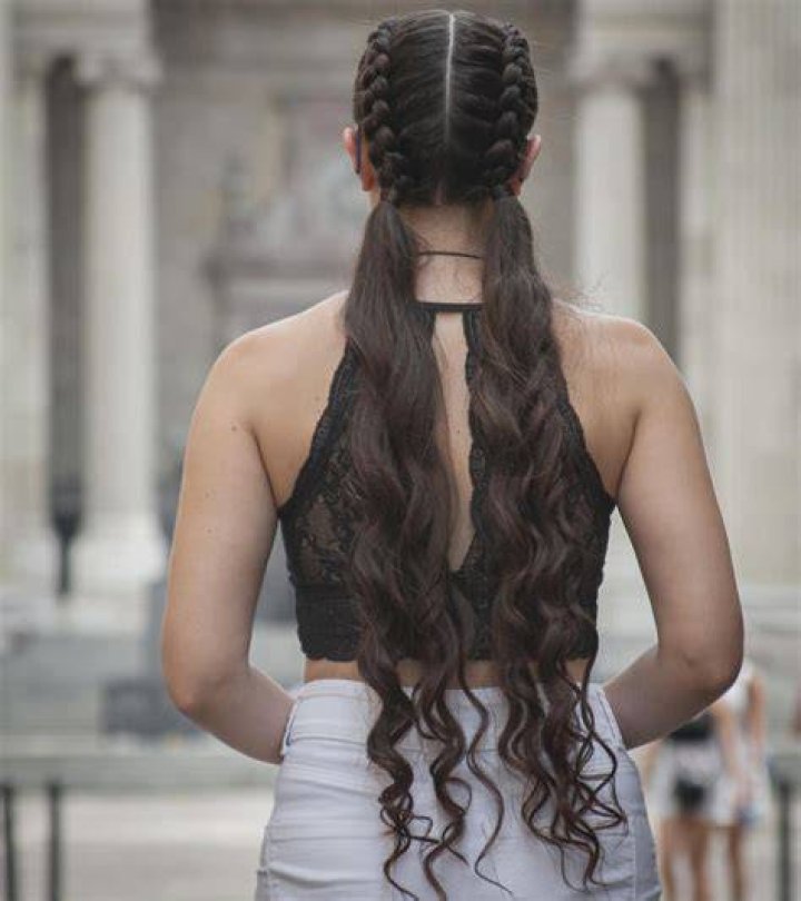 3 Easy Hairstyles You Can Do To Get Ready For Your Work From Home Video Meeting