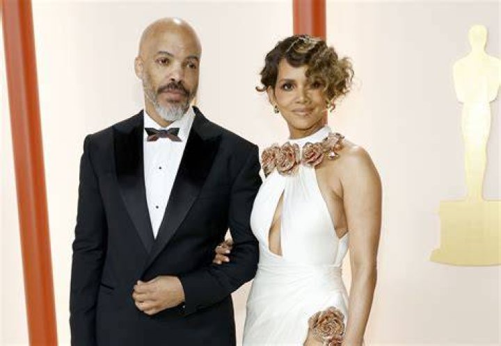 5 Things About Singer Halle Berry Hinted She’s Dating – Hollywood Life