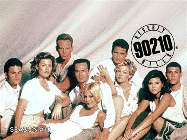 90210 — Season 4 Episode 12 — O Holly Night — Liam’s Accident – Hollywood Life