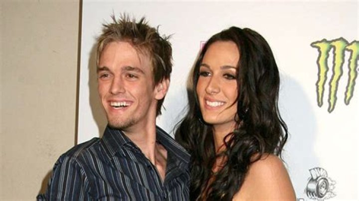 Aaron Carter’s Twin Sister Angel Reveals Gravestone Portrait: Photo – Hollywood Life