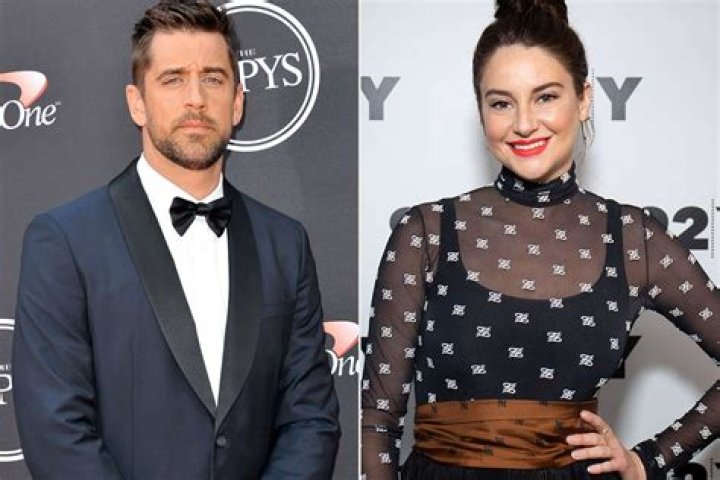Aaron Rodgers & Shailene Woodley Have A ‘Non-Traditional Relationship’ – Hollywood Life