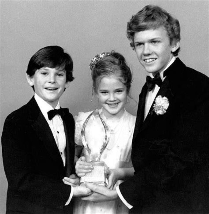 About her Parents, Grandparents, More – Hollywood Life