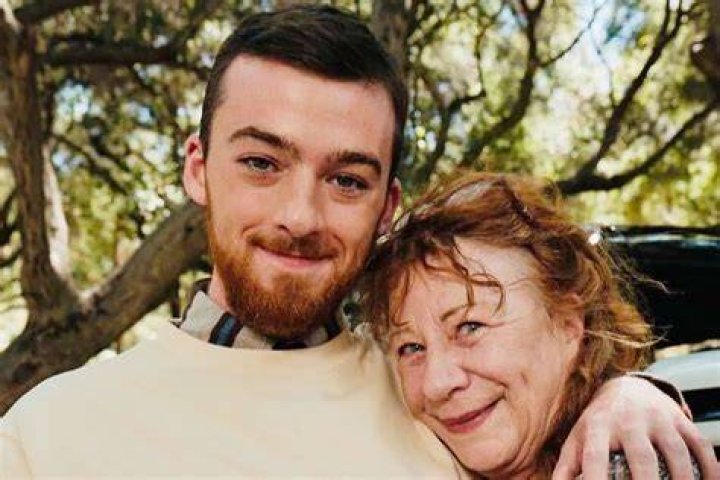 Actor’s Mom Reported ‘Possible Overdose’ – Hollywood Life