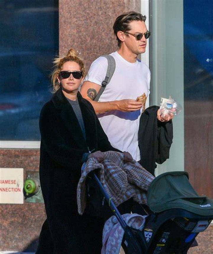 Actress Expecting 1st Child With Chris French – Hollywood Life