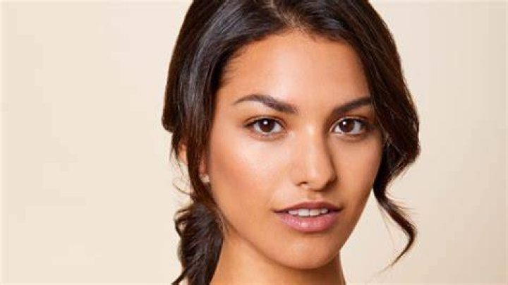Actress Talks ‘Utopia Falls’ & More – Hollywood Life