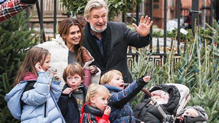 Alec & Hilaria Baldwin Pose With All 7 Of Their Kids In ‘Epic Fail’ Family Thanksgiving Photo