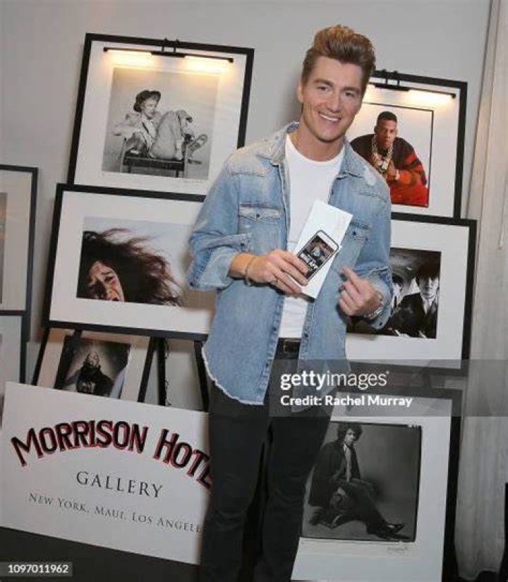 Alex Sparrow — Photos Of The Singer – Hollywood Life