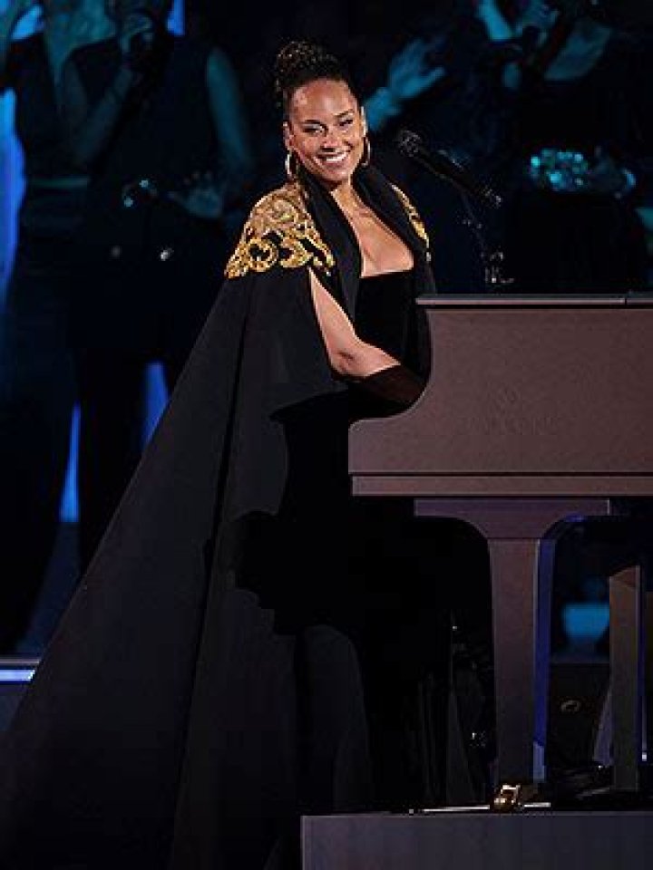 Alicia Keys Sings At The Platinum Jubilee Concert: Watch – Hollywood Life