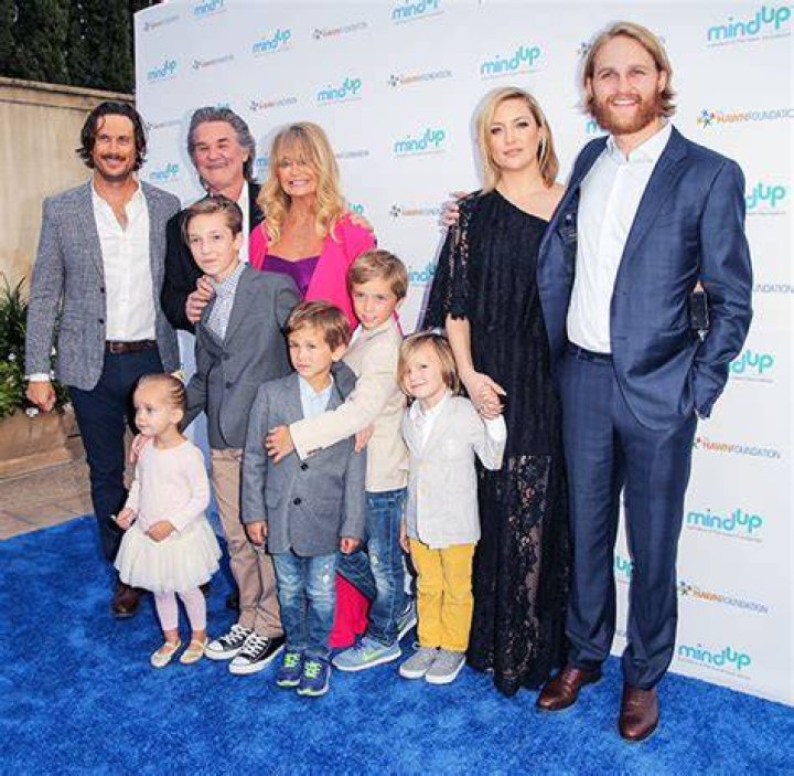 All About Her 7 Grandkids – Hollywood Life
