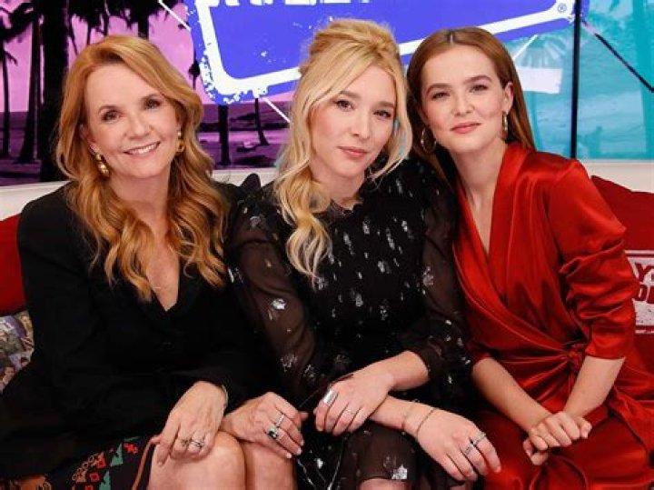 All About The Singer’s 2 Daughters – Hollywood Life