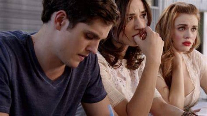 Allison & Isaac’s Sex Dream — Winter Premiere Recap – Hollywood Life