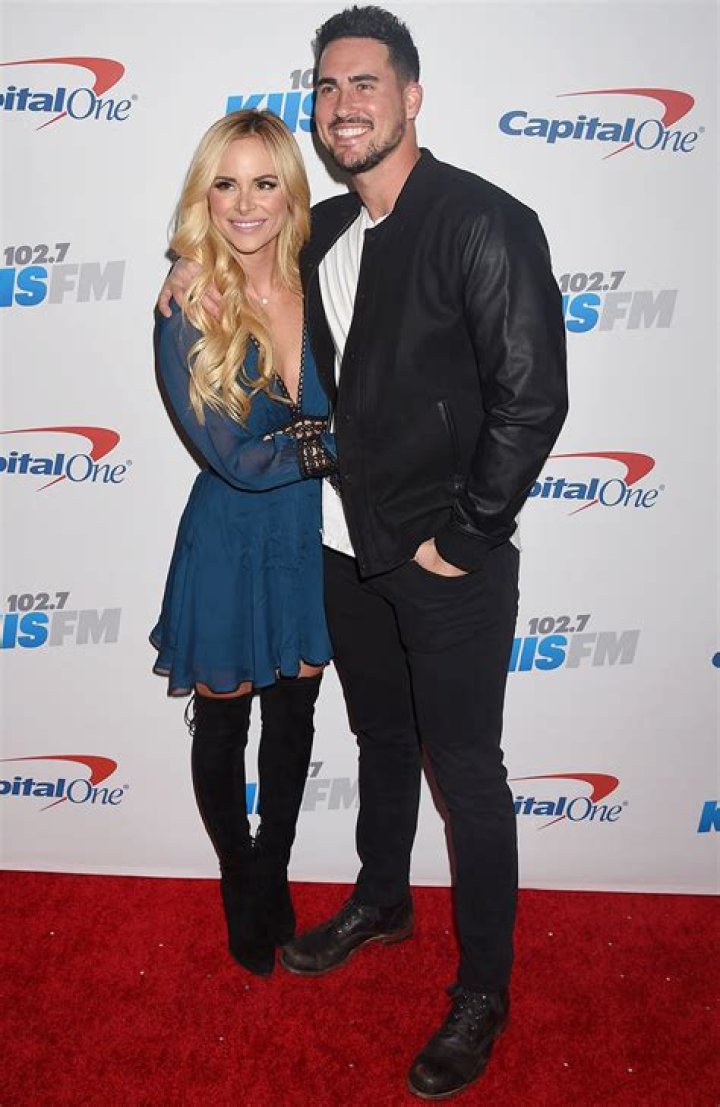 Amanda Stanton & Josh Murray: Photos – Hollywood Life