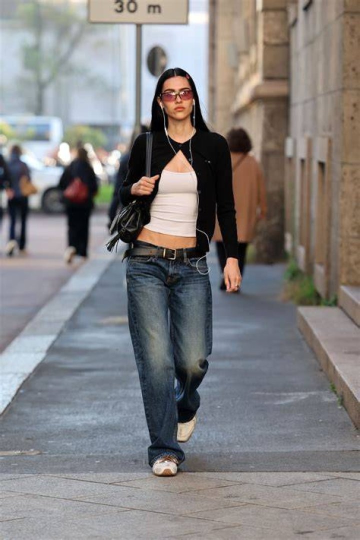 Amelia Hamlin, 20, Stuns In Purple Underwear While Hunting For Snacks In Her Fridge — Photos
