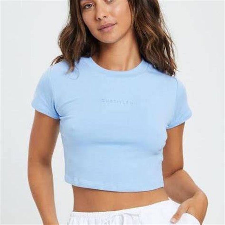 Amelia Hamlin Slays In Baby Blue Crop Top & Matching Fitted Bike Shorts: ’50 Shades Of Blue’