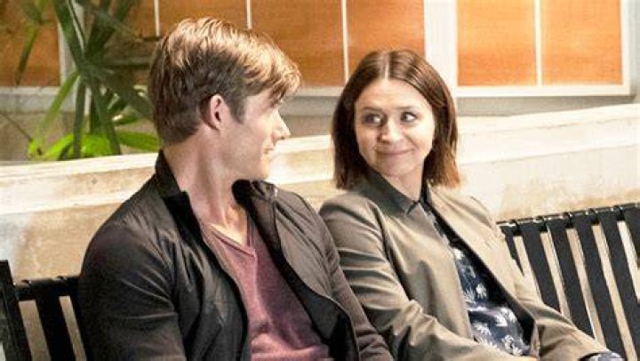 Amelia Tells Link She’s Pregnant — S16 E2 Recap – Hollywood Life