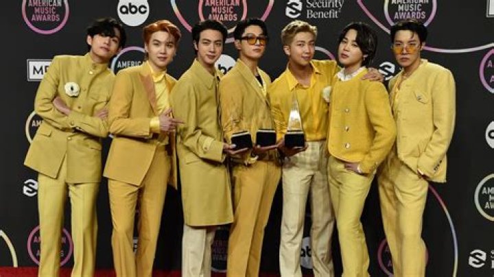 American Music Awards 2021 Winners: BTS, Taylor Swift, Lil Nas X & More – Full List