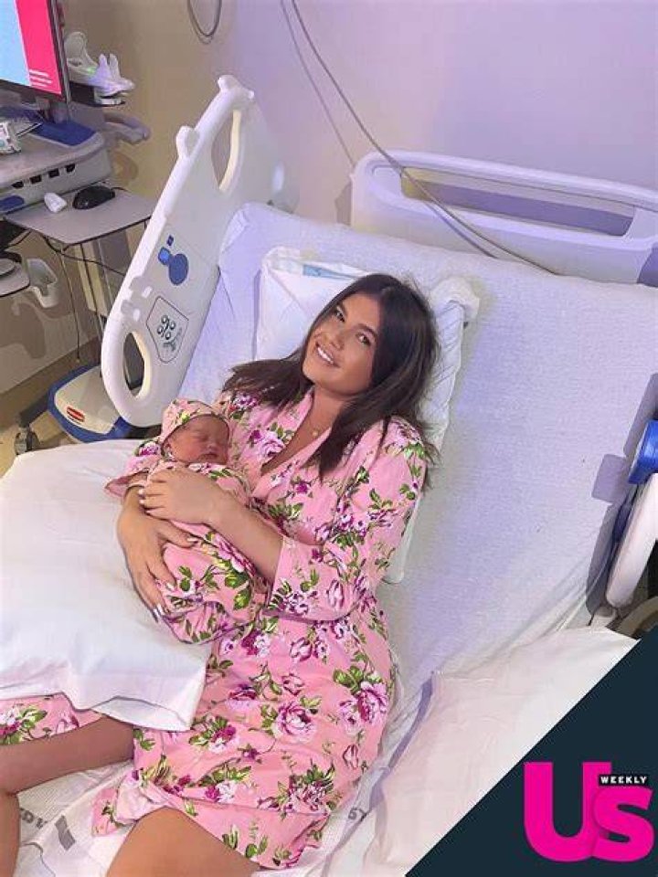 Ammika Harris Shows Off Her Post-Baby Body In A Tiny Bikini 5 Mos After Giving Birth