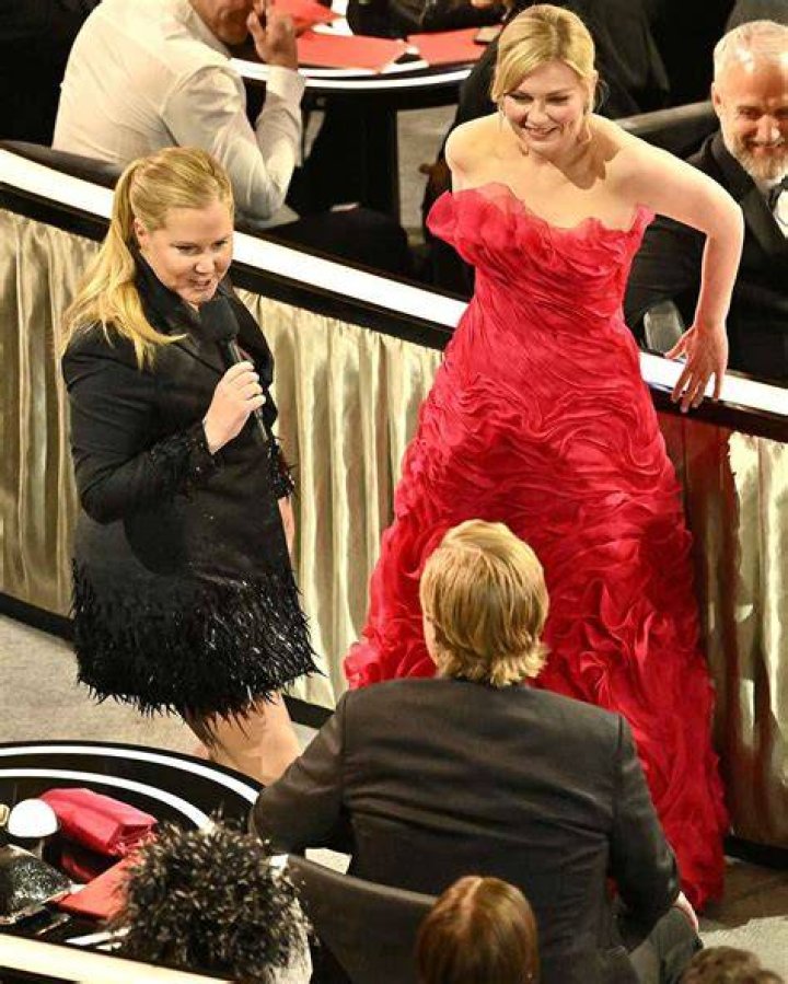 Amy Schumer Says Kirsten Dunst Was ‘In On’ Seat Filler Joke At Oscars – Hollywood Life