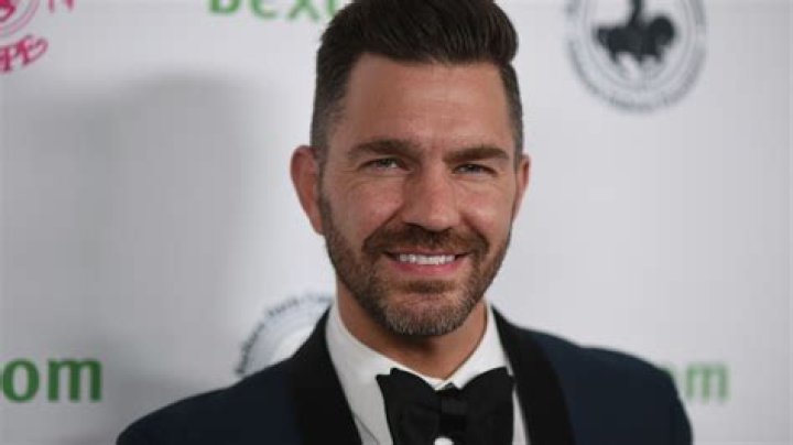 Andy Grammer & More Perform – Hollywood Life