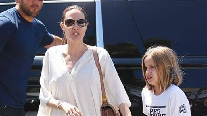 Angelina Jolie and Daughter Vivienne Smile at JFK Airport: Photos – Hollywood Life