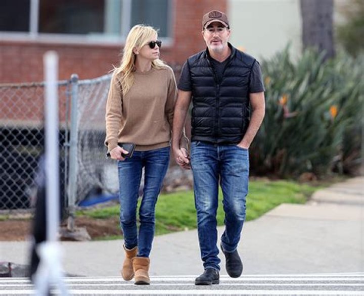 Anna Faris’s Fiancé Michael Barrett Sparks Wedding Speculation By Wearing A Ring During Dinner