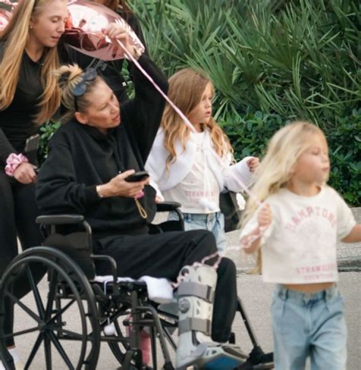 Anna Kournikova Shares Photo Of 3 Kids For Enrique Iglesias’ Birthday – Hollywood Life
