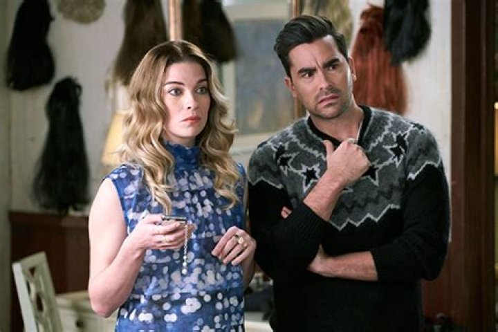 Annie Murphy Compares ‘Praise Petey’ To ‘Schitt’s Creek’: Exclusive – Hollywood Life