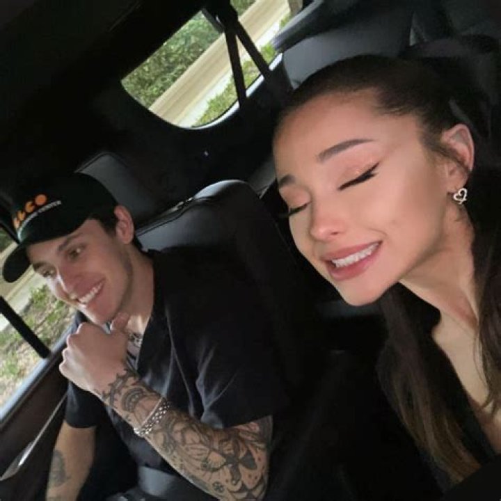 Ariana Grande & Dalton Gomez Smile In Rare Photo Together – Hollywood Life