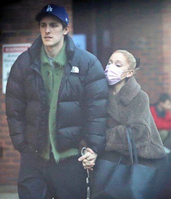 Ariana Grande & Hubby Dalton Gomez Enjoy Rare Date Night At Dave Chappelle Show — Photo