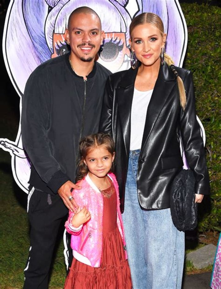 Ashlee Simpson’s Daughter Jagger, 6, Is Too Cute While Hitting The Red Carpet With Her Parents