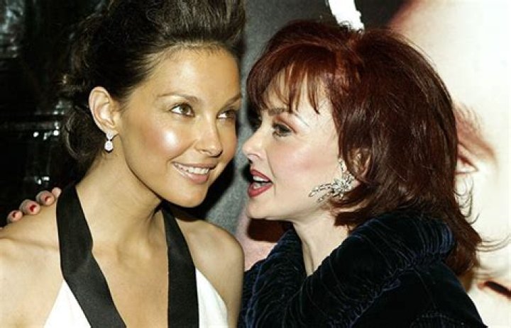 Ashley Judd’s Last Words to Mom Naomi Judd After Her Death by Suicide – Hollywood Life