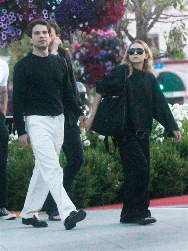 Ashley Olsen Celebrates 36th Birthday With Boyfriend Louis Eisner – Hollywood Life