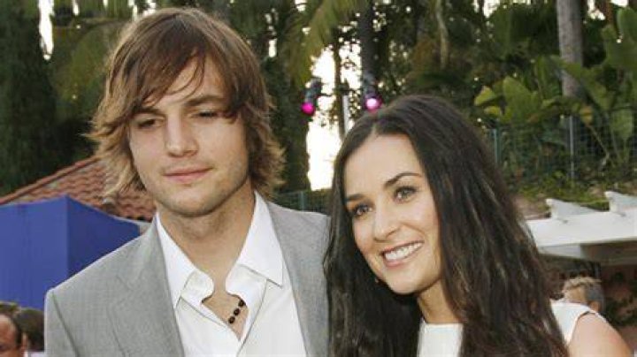 Ashton Kutcher Denies Split With Demi Moore In Late-Night Tweet! – Hollywood Life