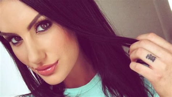 August Ames Dead: Pornstar, 23, Dies After Homophobia Scandal – Hollywood Life