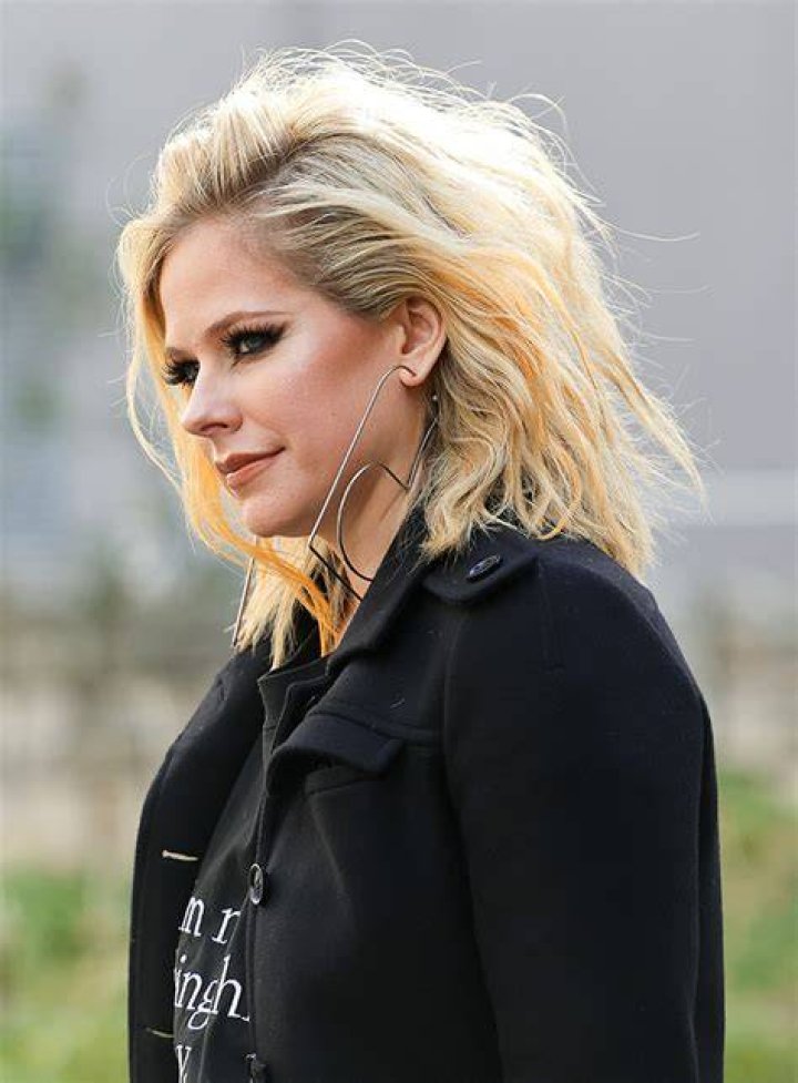 Avril Lavigne Laughs Off Doppelganger Conspiracy Theory: ‘It Could Be Worse’