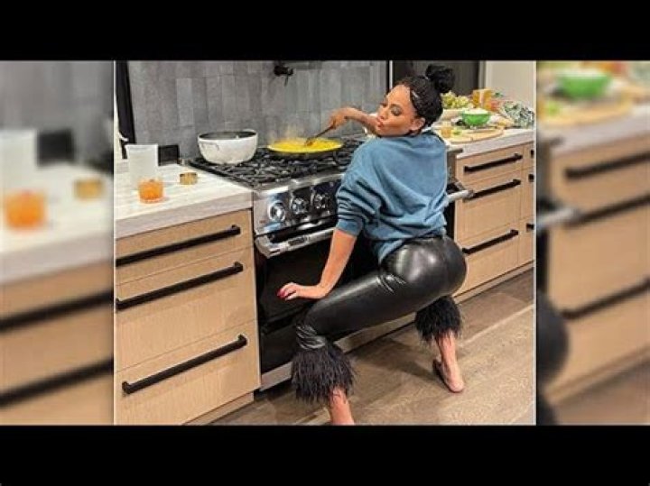 Ayesha Curry Twerks In Tight Leather Pants While Making Delicious Risotto — See Pics