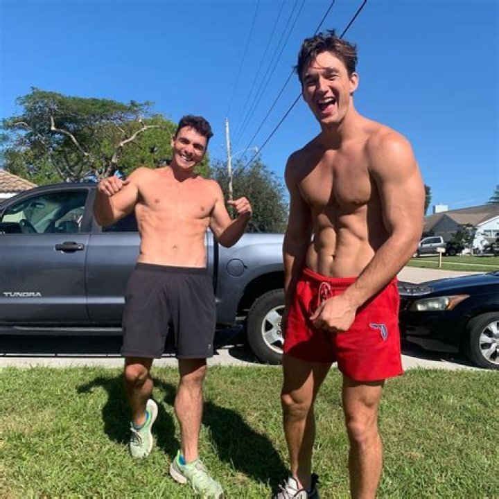 ‘Bachelorette’ Star Tyler Cameron Gives Nick Viall A Run For His Money While Showing Off His Shirtless Body