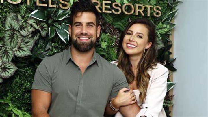 ‘Bachelorette’ Stars Break Up – Hollywood Life