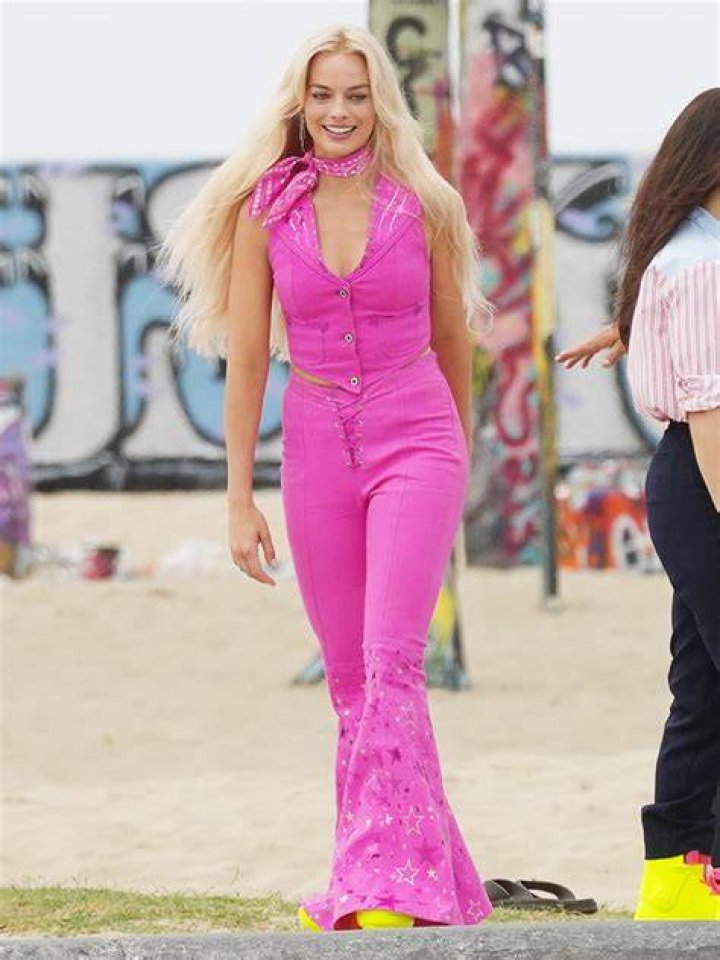 Barbie Costume DIY – Hollywood Life