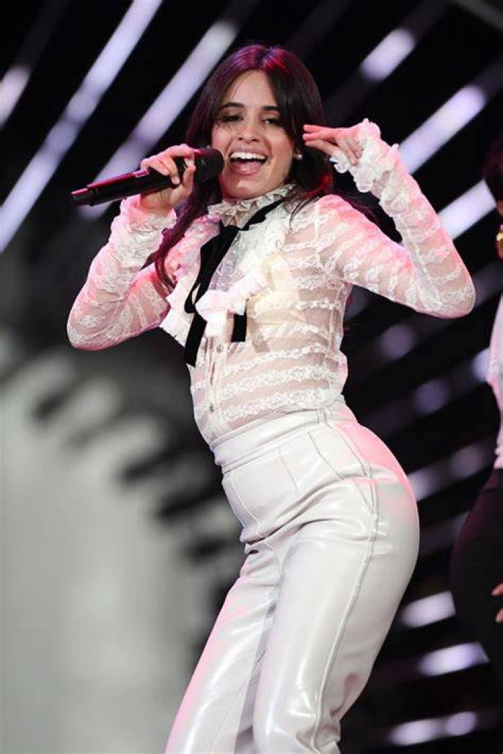 BBC Radio 1 Teen Awards — Red Carpet & Performance Pics