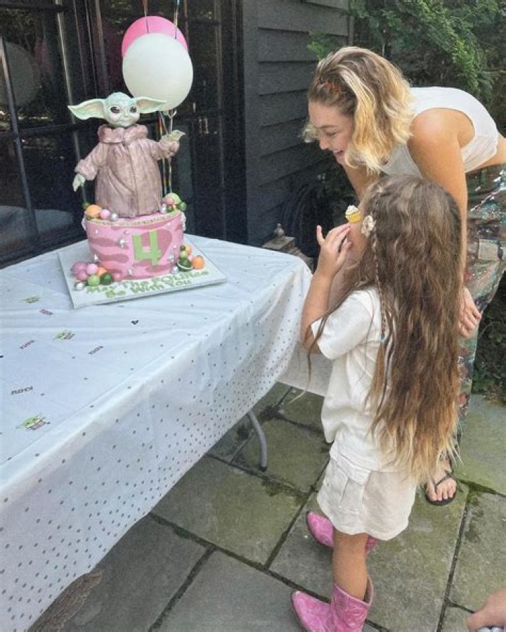 Bella Hadid ‘Thrilled’ For Sister Gigi & Zayn’s Baby News: They’re Going To Be ‘Amazing Parents’ 