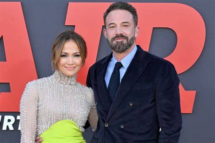 Ben Affleck Grabs Jennifer Lopez’s Butt In St. Tropez Yacht Photos – Hollywood Life