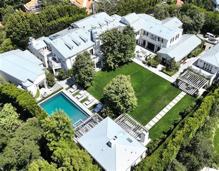 Ben Affleck & Jennifer Lopez’s Beverly Hills Mansion: Photos – Hollywood Life